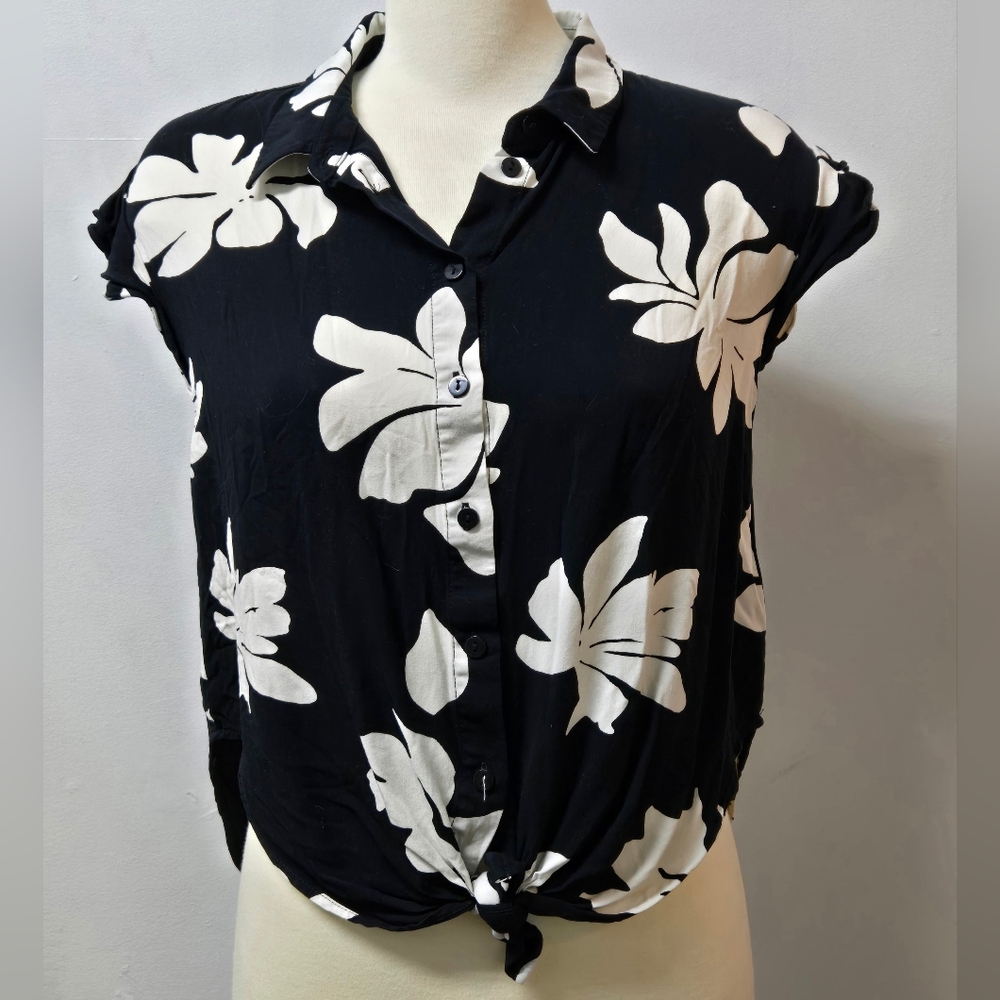Ladies Small Denver Hayes Floral top